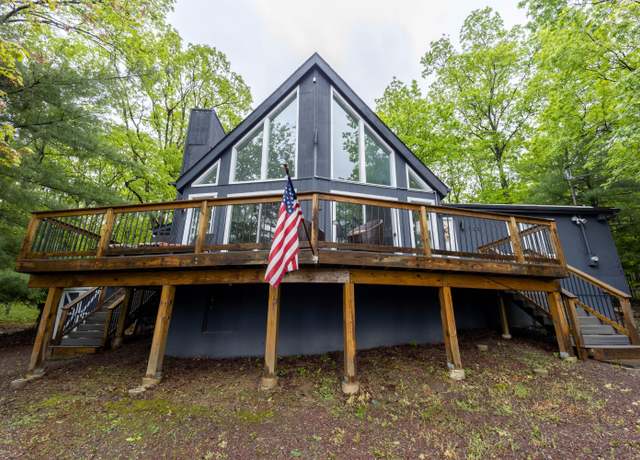 Property at 5135 E Woodbridge Drive Dr, Bushkill, PA 18324, 3 beds, 2 baths