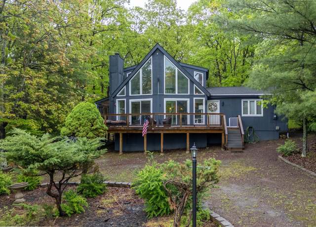 Property at 5135 E Woodbridge Drive Dr, Bushkill, PA 18324, 3 beds, 2 baths