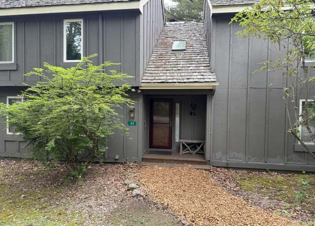 Property at 11 Downhill, Lake Harmony, PA 18624, 2 beds, 1.5 baths