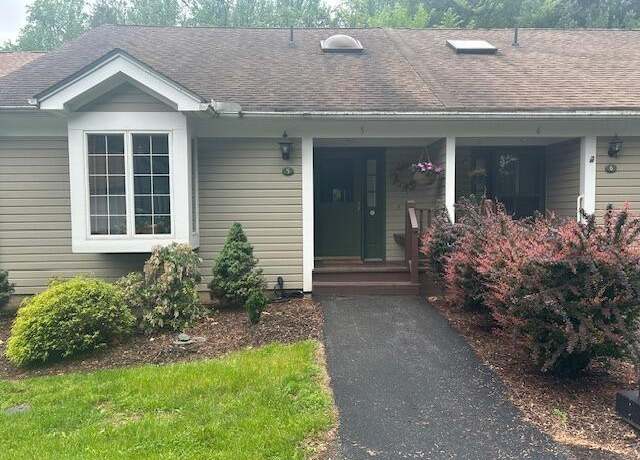 Property at 5 Turtle Cv, Stroudsburg, PA 18360, 2 beds, 2 baths