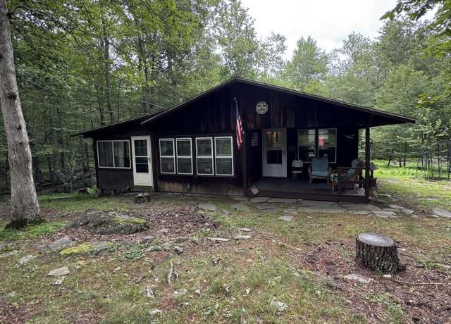 Property at 5198 Arrowhead Ln, East Stroudsburg, PA 18302, 4 beds, 2 baths