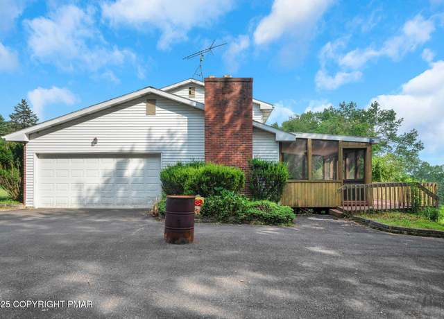 Property at 115 Heights Ct, Stroudsburg, PA 18360, 3 beds, 2.5 baths