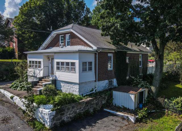 Property at 919 Walnut St, Freeland, PA 18224, 4 beds, 2.5 baths