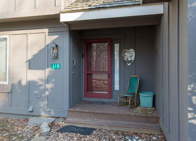 Property at 118 Snow Ridge Cir, Lake Harmony, PA 18624, 2 beds, 1.5 baths