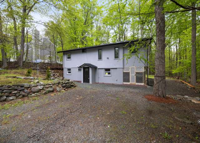 Property at 1005 Country Place Dr, Coolbaugh Township, PA 18466, 3 beds, 2 baths