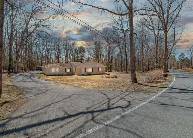 Property at 450 Wooddale Rd, East Stroudsburg, PA 18302, 4 beds, 2 baths