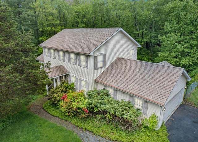 Property at 145 Bel Tor Dr, Stroudsburg, PA 18360, 3 beds, 2.5 baths
