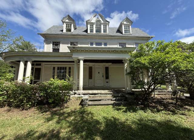 Property at 712 Thomas St, Stroudsburg, PA 18360, 8 beds, 3.5 baths