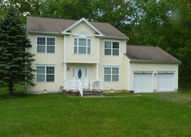 Property at 214 Kensington Dr, Bushkill, PA 18324, 4 beds, 2.5 baths