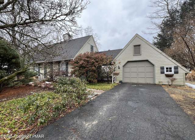 Property at 239 Stokes Ave, Stroudsburg, PA 18360, 2 beds, 2 baths