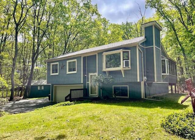 Property at 1422 Brian Ln, Effort, PA 18330, 3 beds, 2 baths