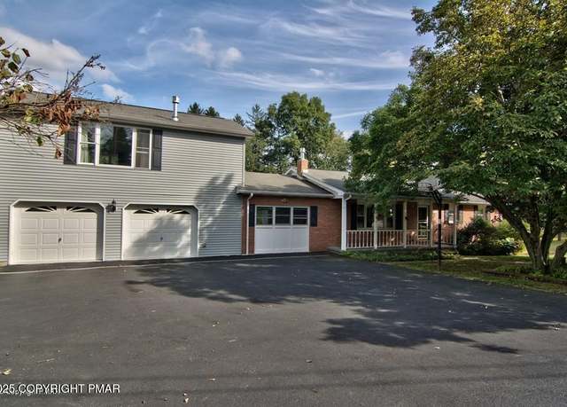 Property at 305 Camelot Dr, Stroudsburg, PA 18360, 4 beds, 3 baths