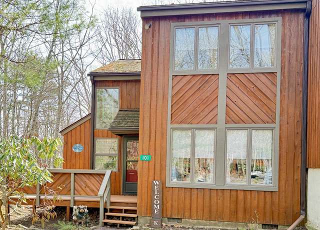 Property at 101 Ruffed Grouse Ct, Lake Harmony, PA 18624, 2 beds, 2.5 baths