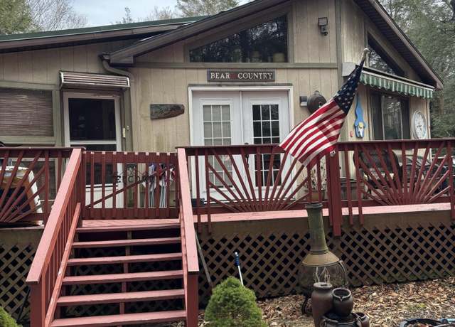 Property at 82 Pocono Rd Rd, Albrightsville, PA 18210, 4 beds, 2 baths