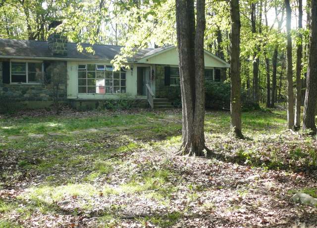 Property at 205 Winona Rd, Mount Pocono, PA 18344, 3 beds, 1.5 baths