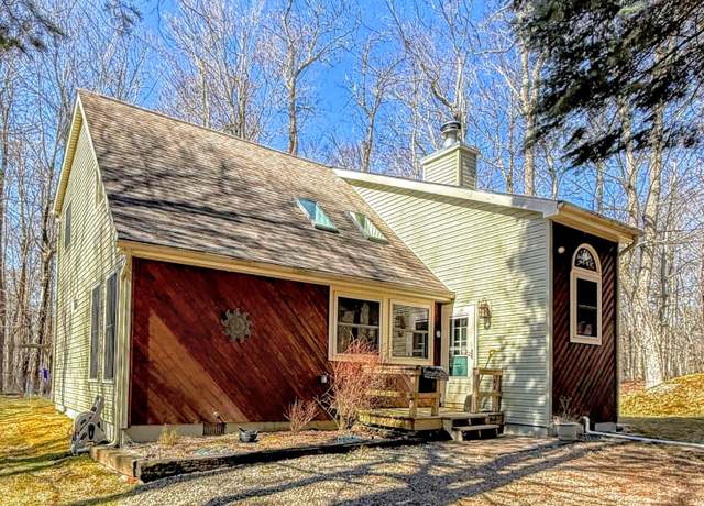 Property at 1004 Trout Ln, Gouldsboro, PA 18424, 3 beds, 2 baths