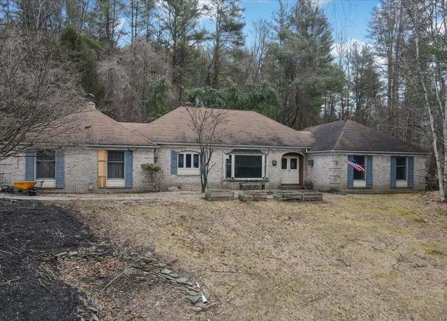 Property at 564 Hickory Valley Rd, Stroudsburg, PA 18360, 3 beds, 2.5 baths