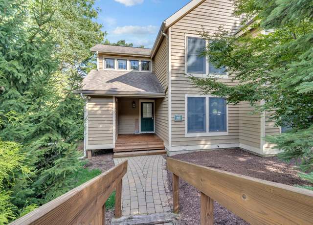 Property at 468 Garter Way, Tannersville, PA 18372, 3 beds, 2 baths