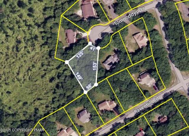 Property at 210 Tomnoddy Dr, Tamiment, PA 18371