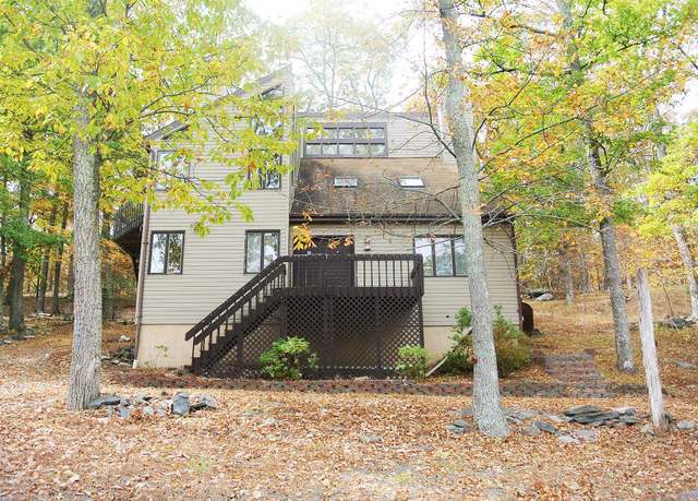 Property at 119 Sterling Cir, Bushkill, PA 18324, 4 beds, 2 baths