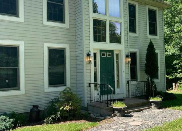 Property at 2449 Horseshoe Dr, East Stroudsburg, PA 18301, 3 beds, 2.5 baths