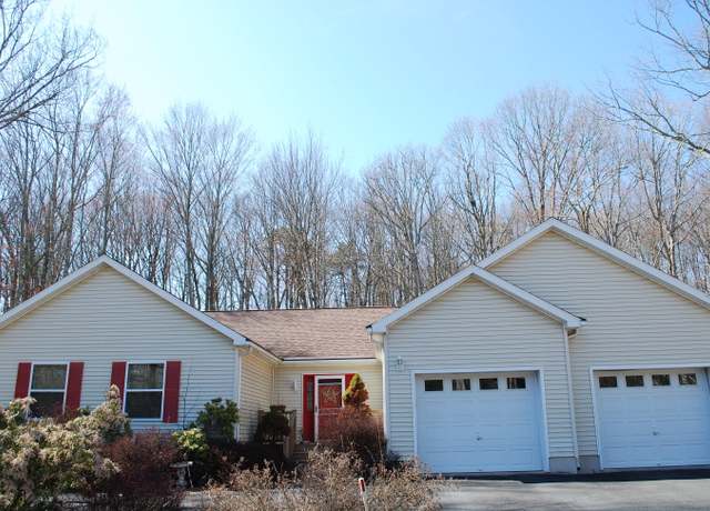 Property at 401 Underhill Dr, Tamiment, PA 18371, 3 beds, 2 baths