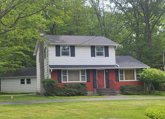 Property at 7425 W Dogwood Ln, Cresco, PA 18326, 3 beds, 2 baths