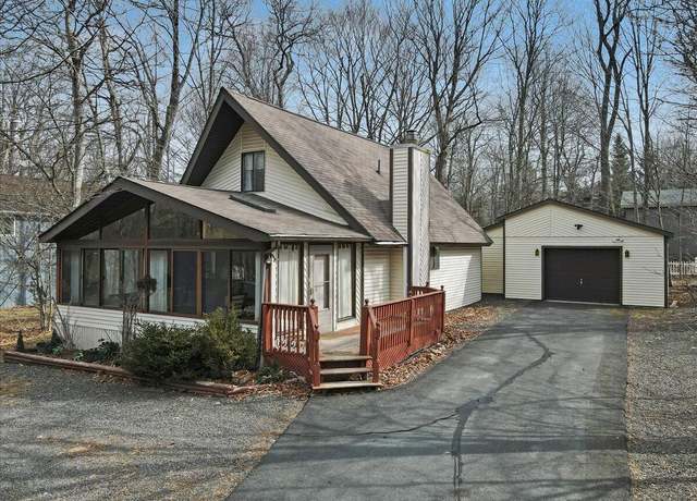 Property at 3509 Peak Dr, Tobyhanna, PA 18466, 3 beds, 2 baths