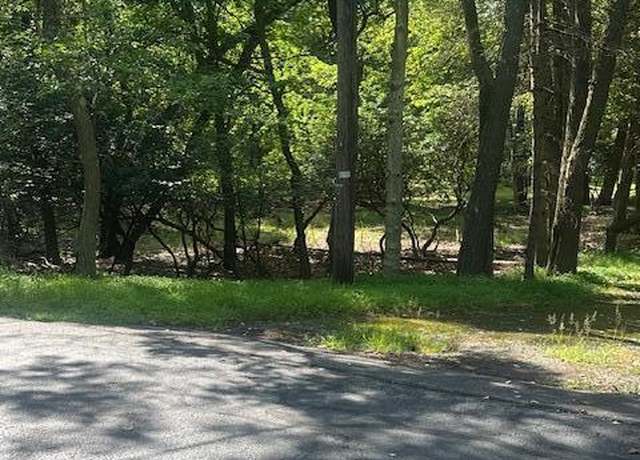 Property at 409 Estates Dr, Lake Harmony, PA 18624