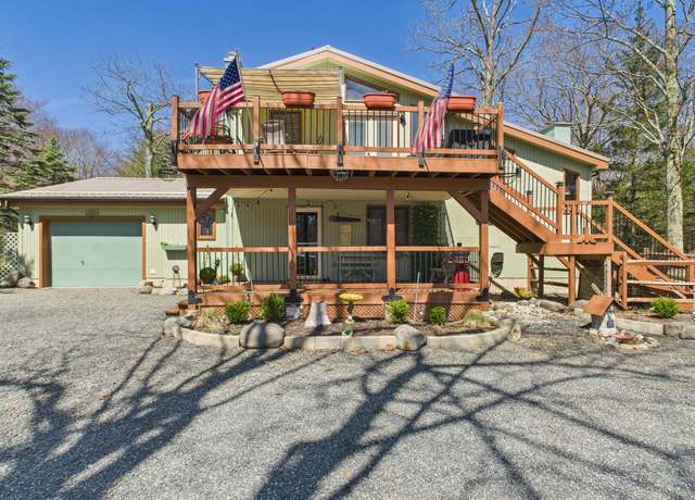 Property at 1010 Salamanca Dr, Tobyhanna, PA 18466, 3 beds, 2 baths