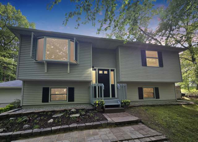 Property at 277 Water Forest Dr, Dingmans Ferry, PA 18328, 3 beds, 2 baths
