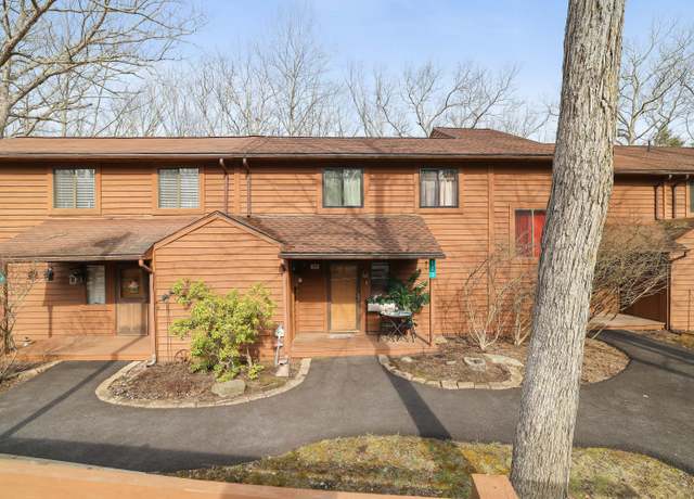 Property at 123 Meadow View Ct, Bushkill, PA 18324, 2 beds, 2 baths