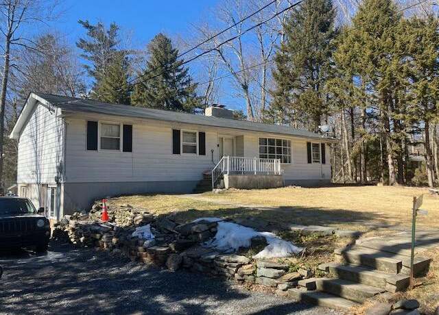 Property at 1131 Chickadee Dr, Pocono Summit, PA 18346, 3 beds, 2 baths