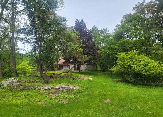 Property at 216 Buckhorn Ln, Cresco, PA 18326, 2 beds, 2 baths