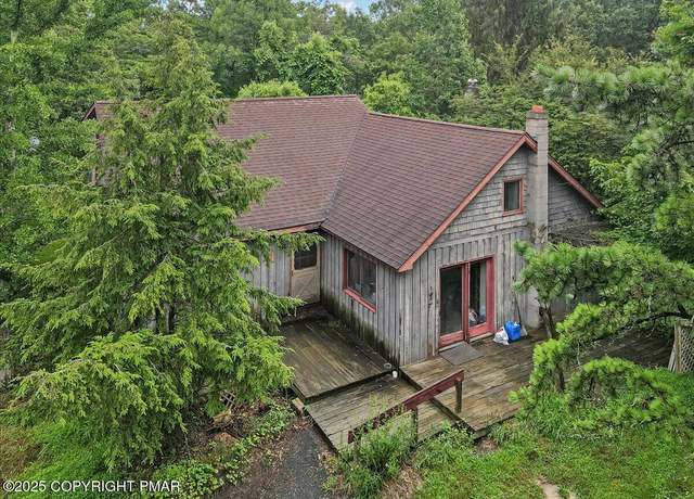 Property at 216 Buckhorn Ln, Cresco, PA 18326, 2 beds, 2 baths
