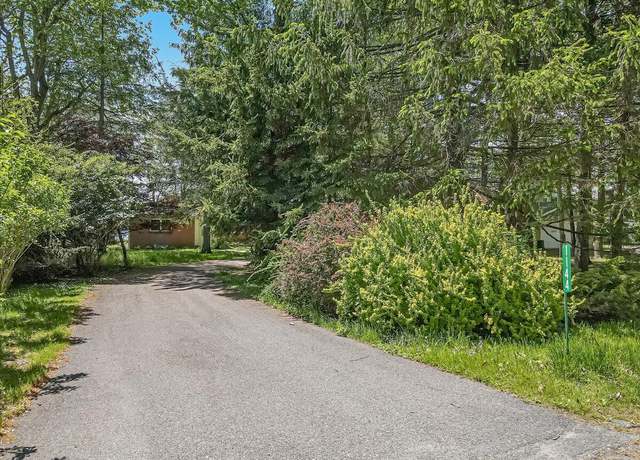Property at 1144 Lexington Ave, Pocono Summit, PA 18346, 2 beds, 1 bath