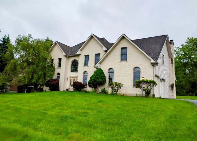 Property at 5406 Shelbrooke Dr, Stroudsburg, PA 18360, 5 beds, 2.5 baths