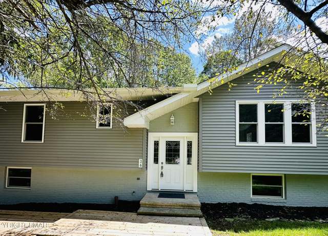 Property at 36 Cobblewood Dr, Mount Pocono, PA 18344, 3 beds, 3 baths