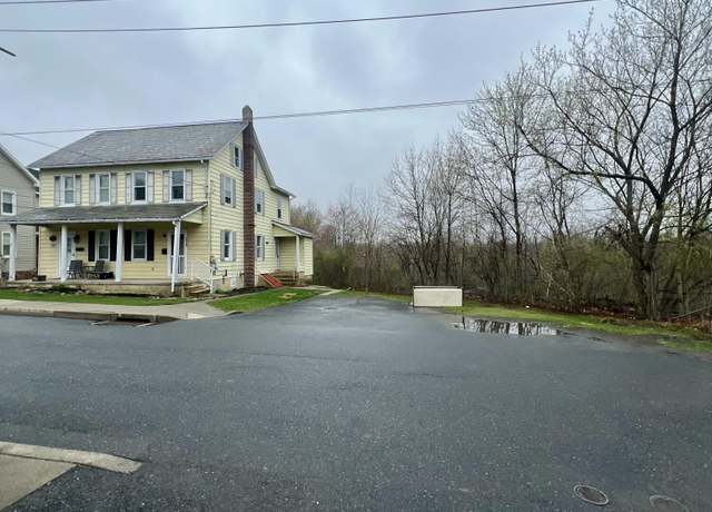 Property at 310 Chestnut St, Pen Argyl, PA 18072, 3 beds, 2 baths