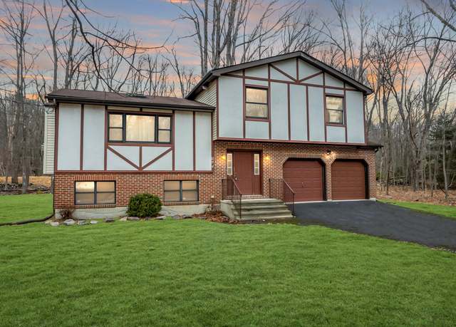 Property at 145 Magic Mountain Rd, Henryville, PA 18332, 4 beds, 2.5 baths