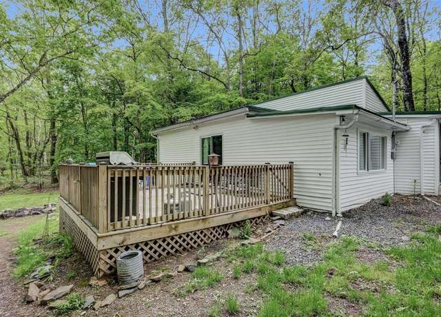 Property at 1702 Donalds Rd, Effort, PA 18330, 3 beds, 2 baths