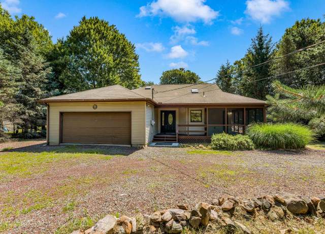 Property at 28 Penn Forest Trl, Albrightsville, PA 18210, 3 beds, 2 baths