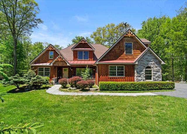 Property at 127 Timber Lake Dr, Canadensis, PA 18325, 4 beds, 3.5 baths