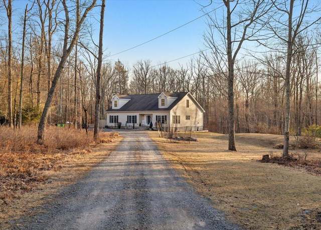 Property at 525 Big Oak Rd, Canadensis, PA 18325, 4 beds, 2 baths