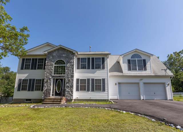 Property at 1149 Glade Dr, Long Pond, PA 18334, 4 beds, 2.5 baths
