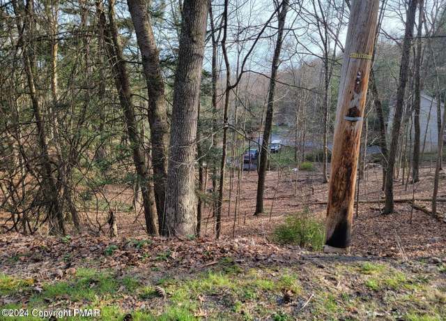 Property at 53 Woodcrest Dr, East Stroudsburg, PA 18302