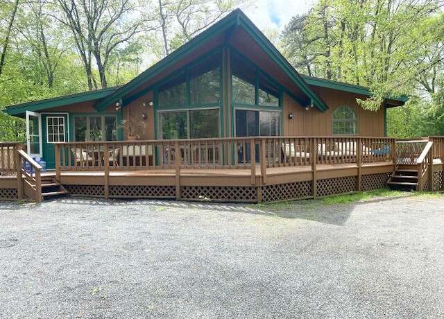 Property at 106 Palomino Ln, Lords Valley, PA 18428, 4 beds, 2 baths