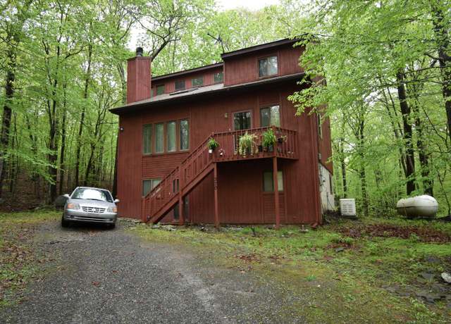 Property at 158 Saunders Dr, Bushkill, PA 18324, 5 beds, 2.5 baths