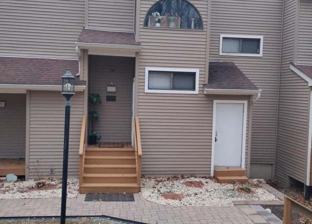 Property at 3328 Windemere Dr, Bushkill, PA 18324, 2 beds, 2.5 baths