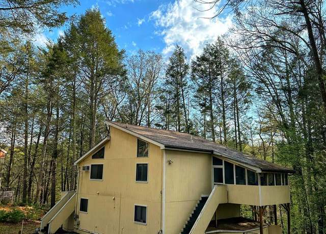 Property at 207 Manchester Dr, Bushkill, PA 18324, 4 beds, 2 baths